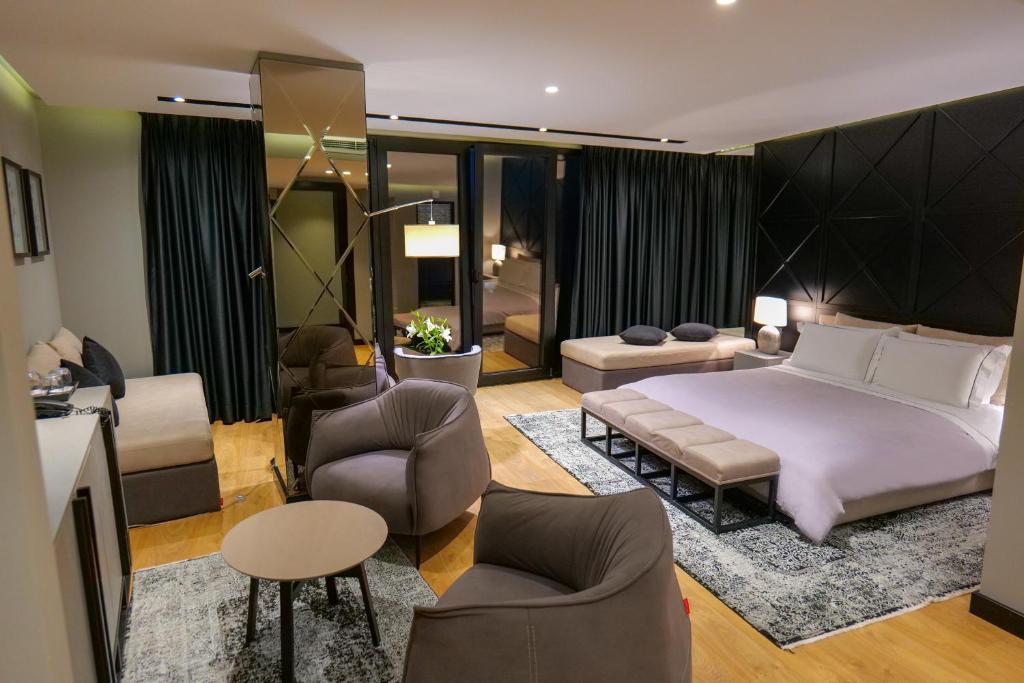 Deluxe Suite with Sea View
